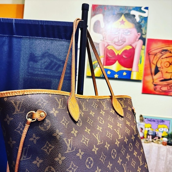 Authentic Neverfull MM Louis Vuitton Tote - Picture 8 of 15